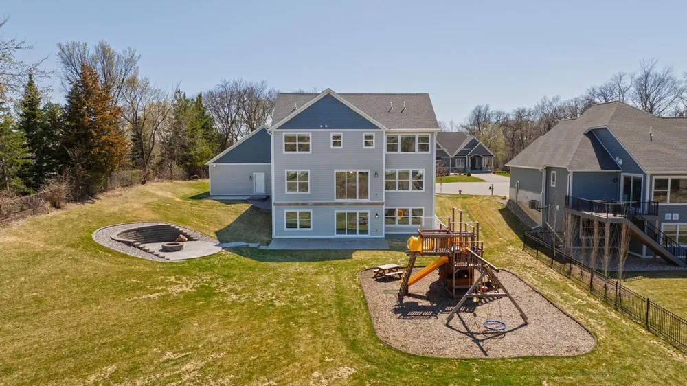 16860 Valley Rd, Eden Prairie, MN 55347-2833