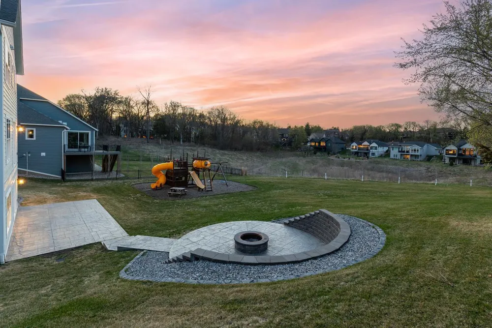 16860 Valley Rd, Eden Prairie, MN 55347-2833