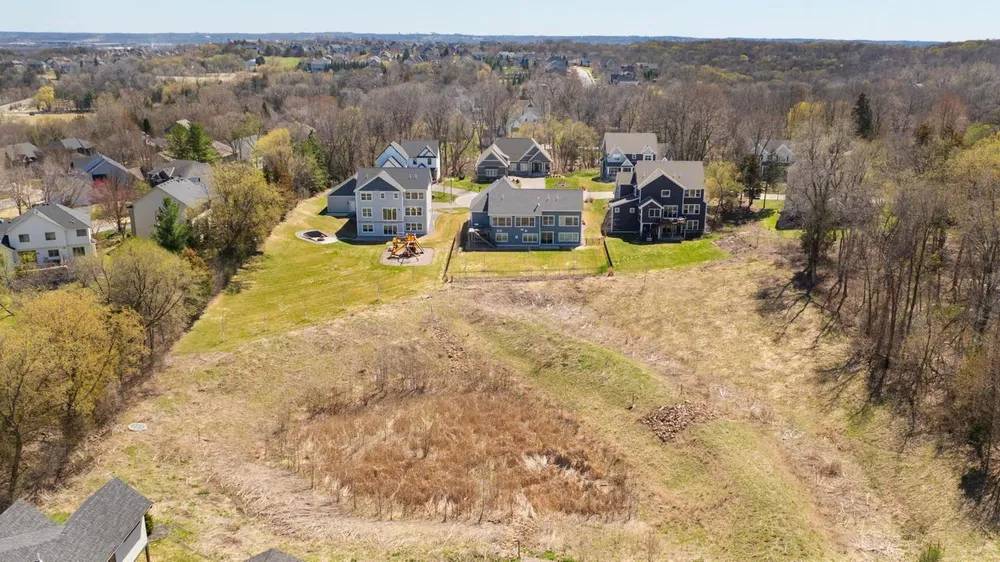16860 Valley Rd, Eden Prairie, MN 55347-2833