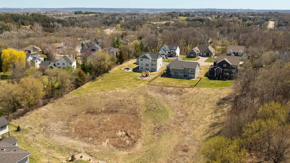16860 Valley Rd, Eden Prairie, MN 55347-2833