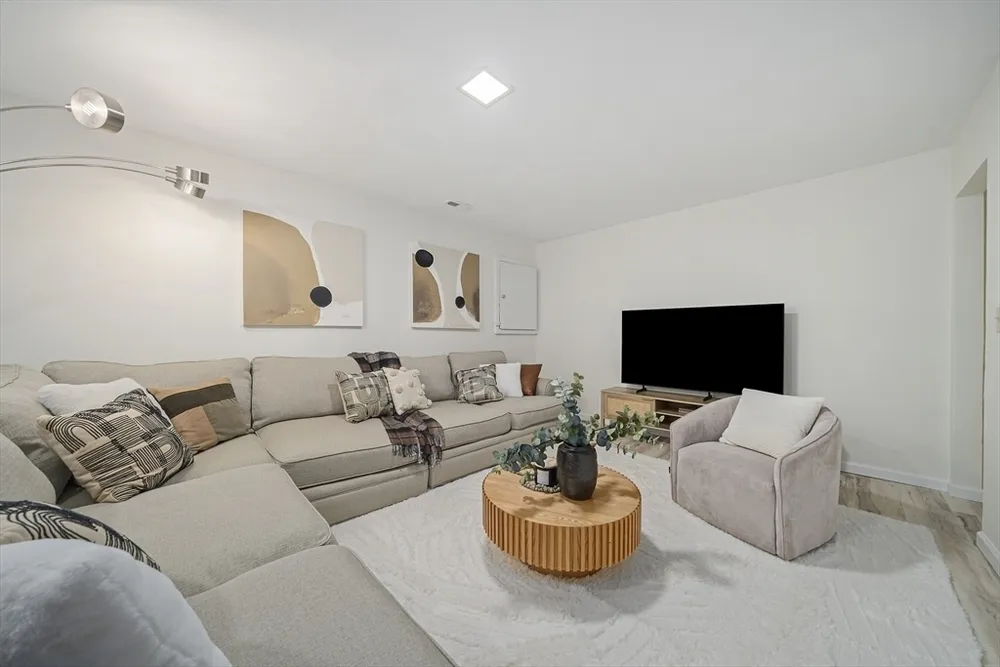 206 Lagrange St, Newton, MA 02467