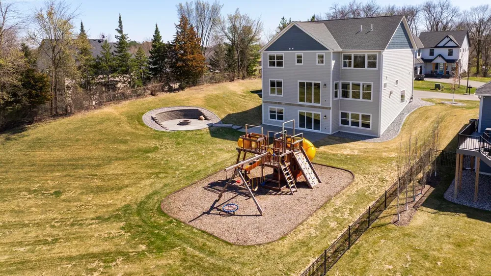16860 Valley Rd, Eden Prairie, MN 55347-2833