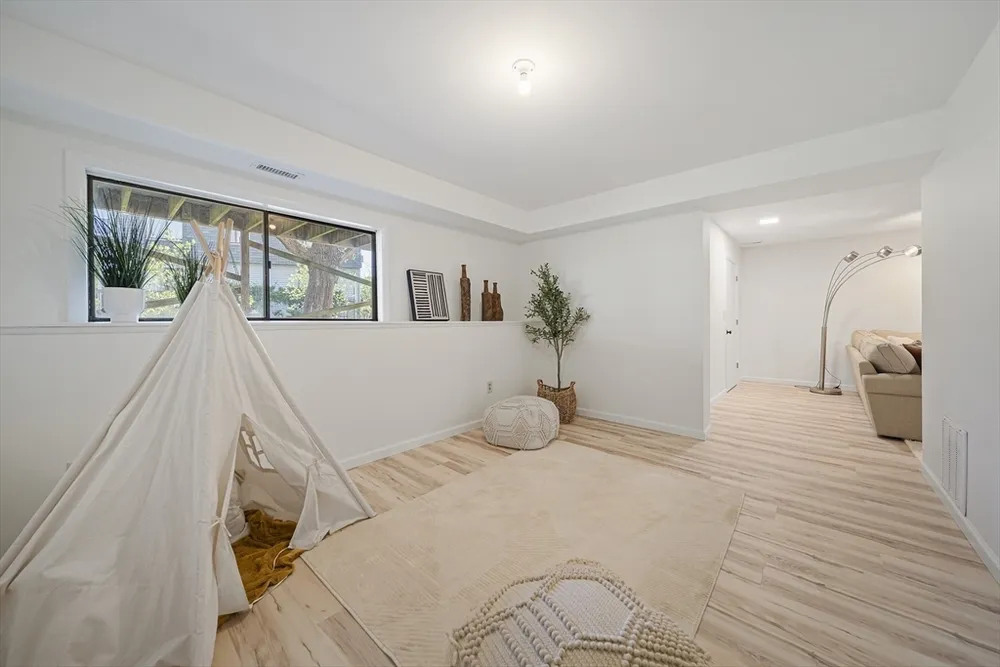 206 Lagrange St, Newton, MA 02467