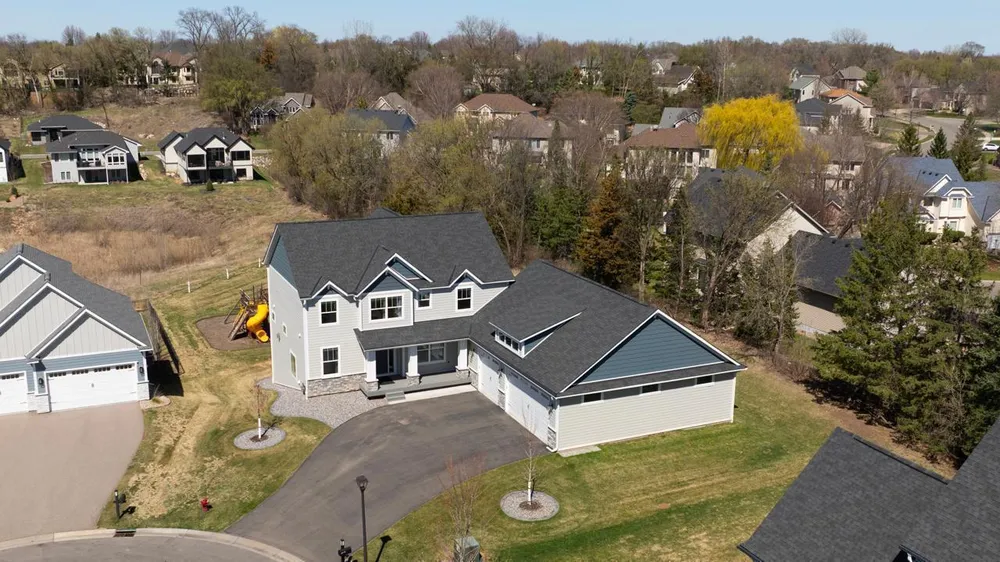 16860 Valley Rd, Eden Prairie, MN 55347-2833