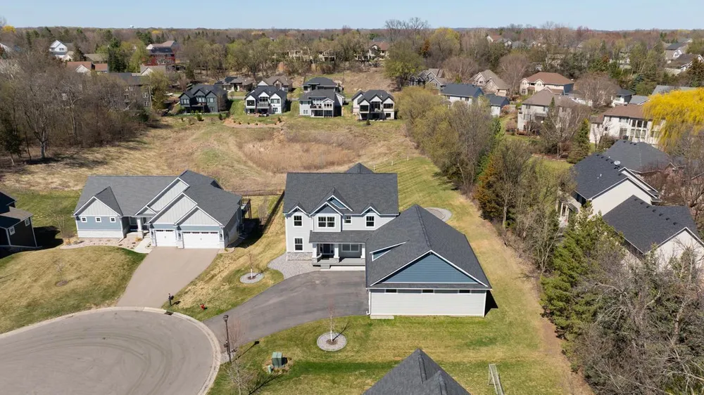 16860 Valley Rd, Eden Prairie, MN 55347-2833