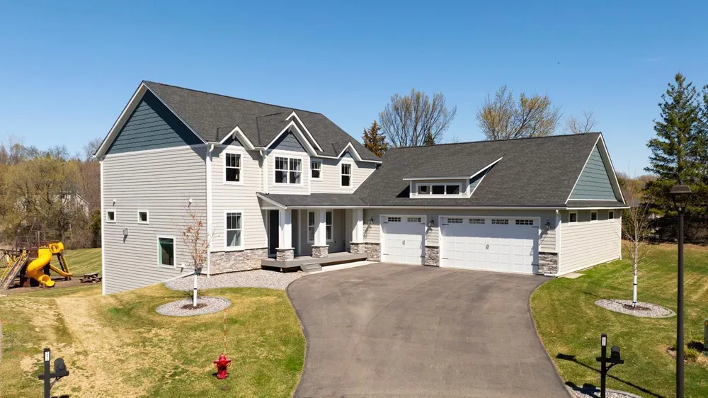 16860 Valley Rd, Eden Prairie, MN 55347-2833