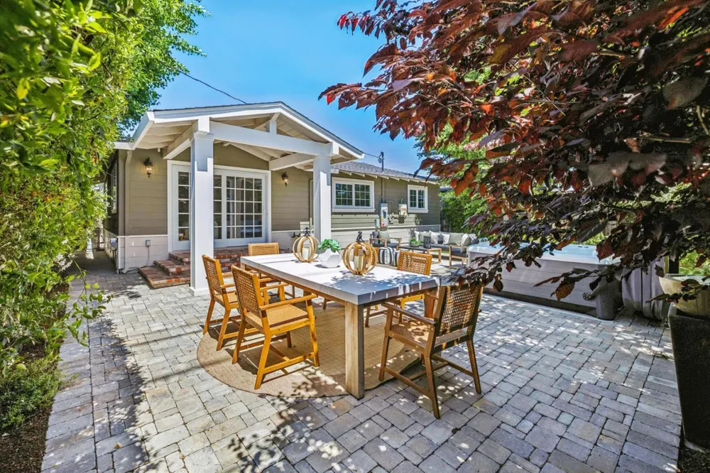 806 Fiesta Dr, San Mateo, CA 94403