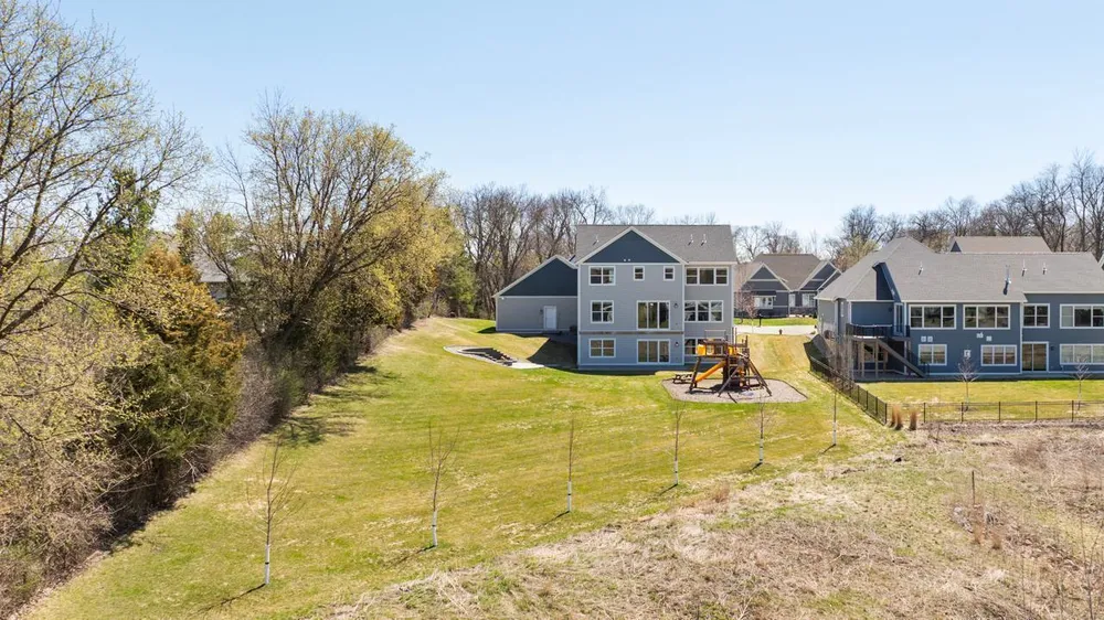 16860 Valley Rd, Eden Prairie, MN 55347-2833
