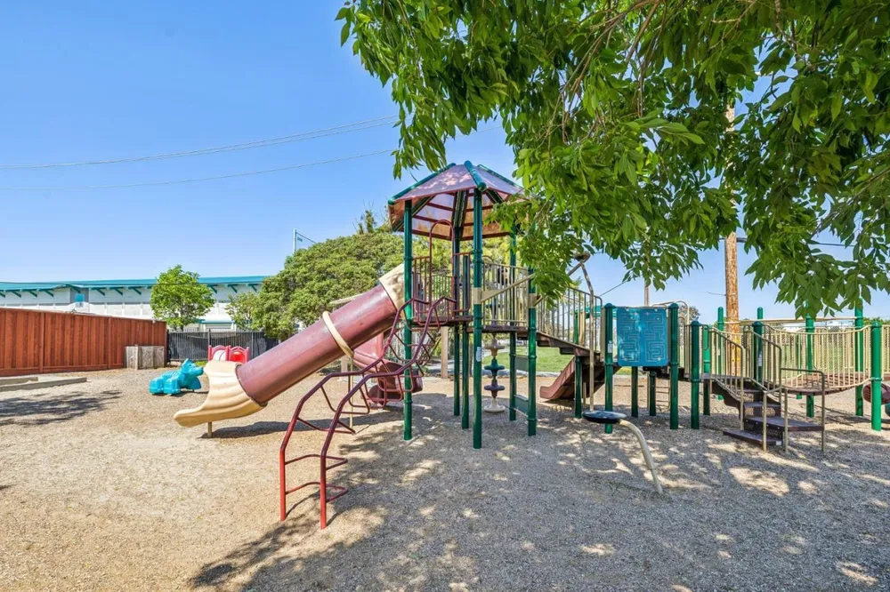 806 Fiesta Dr, San Mateo, CA 94403