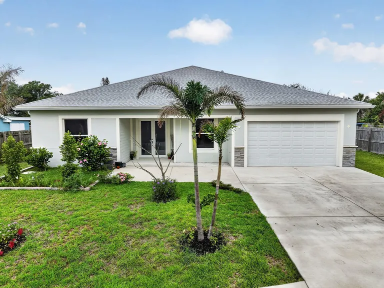 1974 SW Idaho Ln, Port St Lucie, FL 34953
