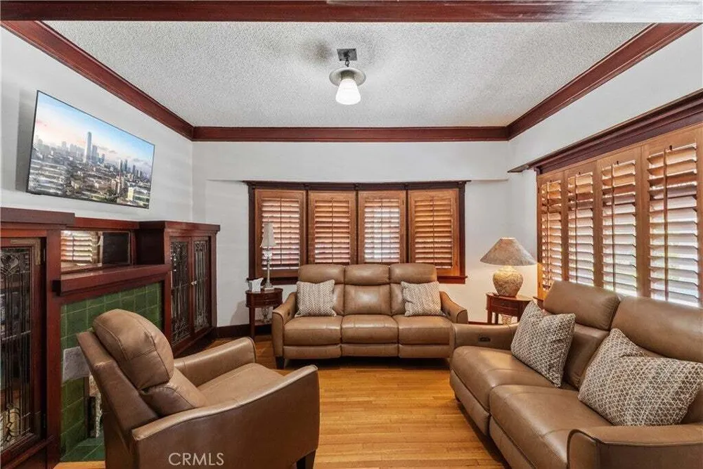 2167 W 20th St, South Los Angeles, CA 90018