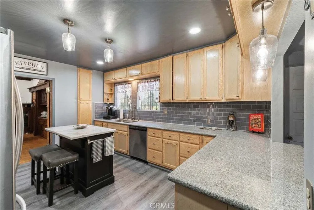 2167 W 20th St, South Los Angeles, CA 90018