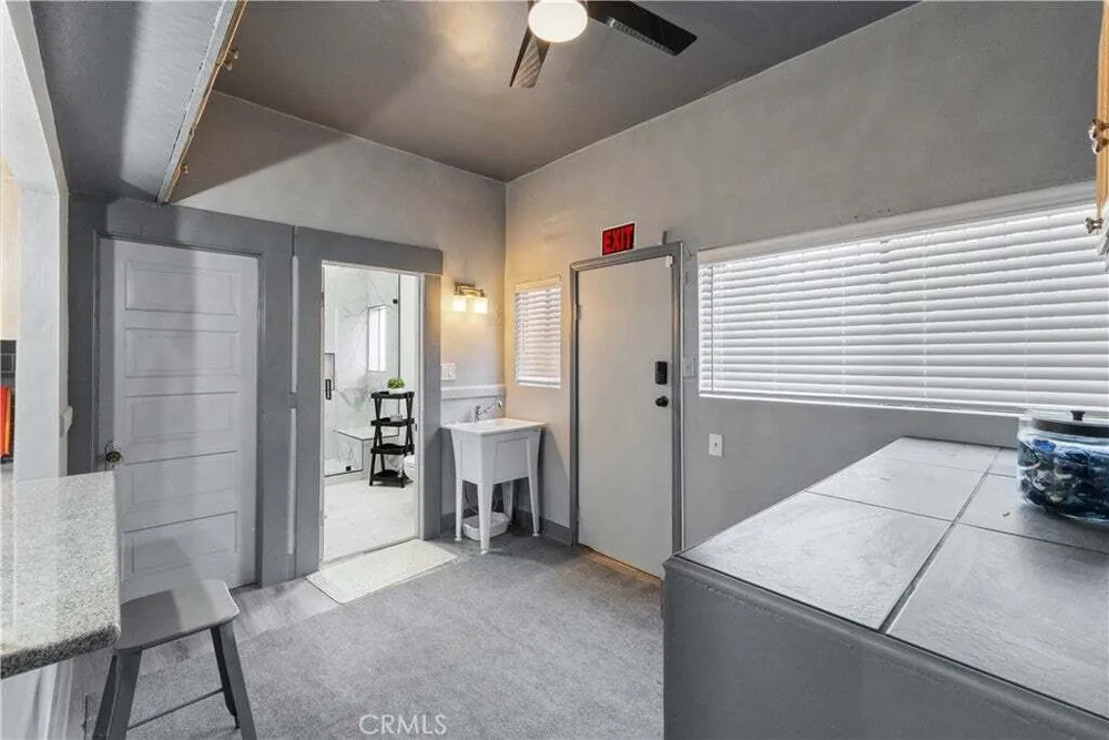 2167 W 20th St, South Los Angeles, CA 90018