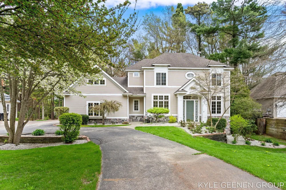 2918 Foxboro Ln, Holland, MI 49424