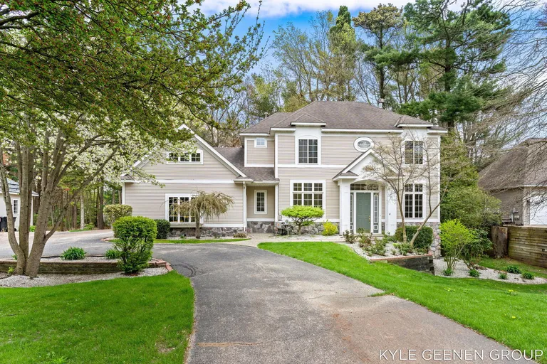 2918 Foxboro Ln, Holland, MI 49424
