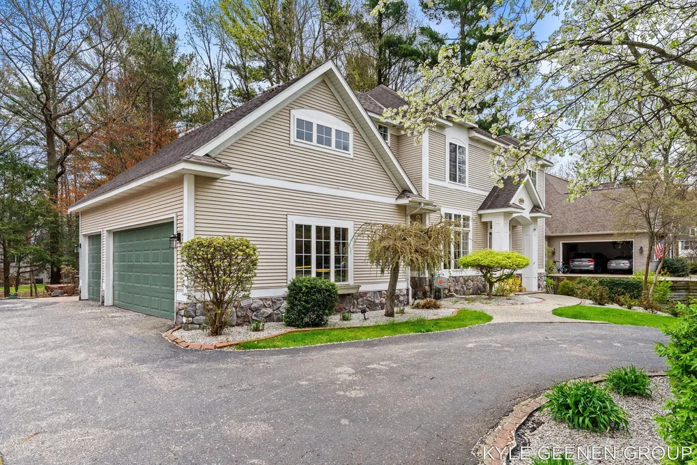 2918 Foxboro Ln, Holland, MI 49424