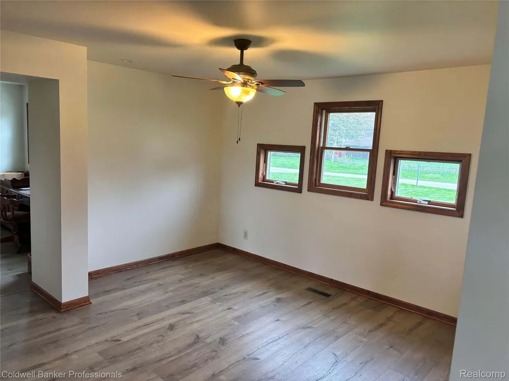39883 Duluth St, Harrison Township, MI 48045-1511