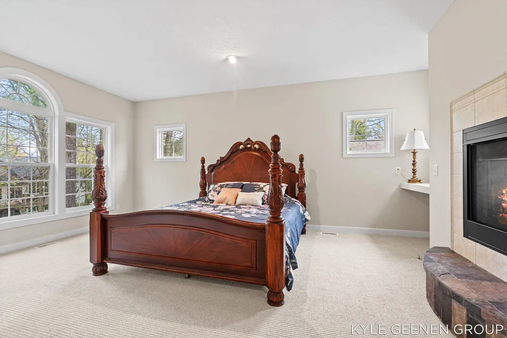2918 Foxboro Ln, Holland, MI 49424