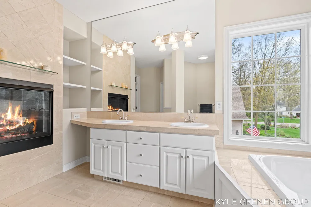 2918 Foxboro Ln, Holland, MI 49424