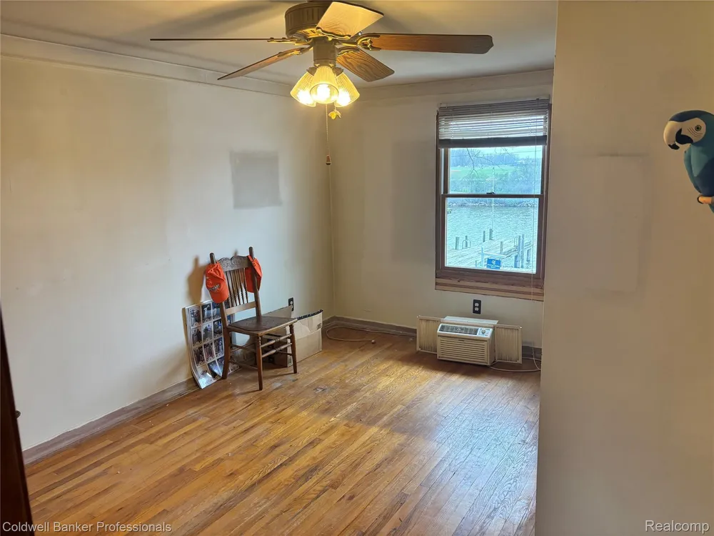 39883 Duluth St, Harrison Township, MI 48045-1511