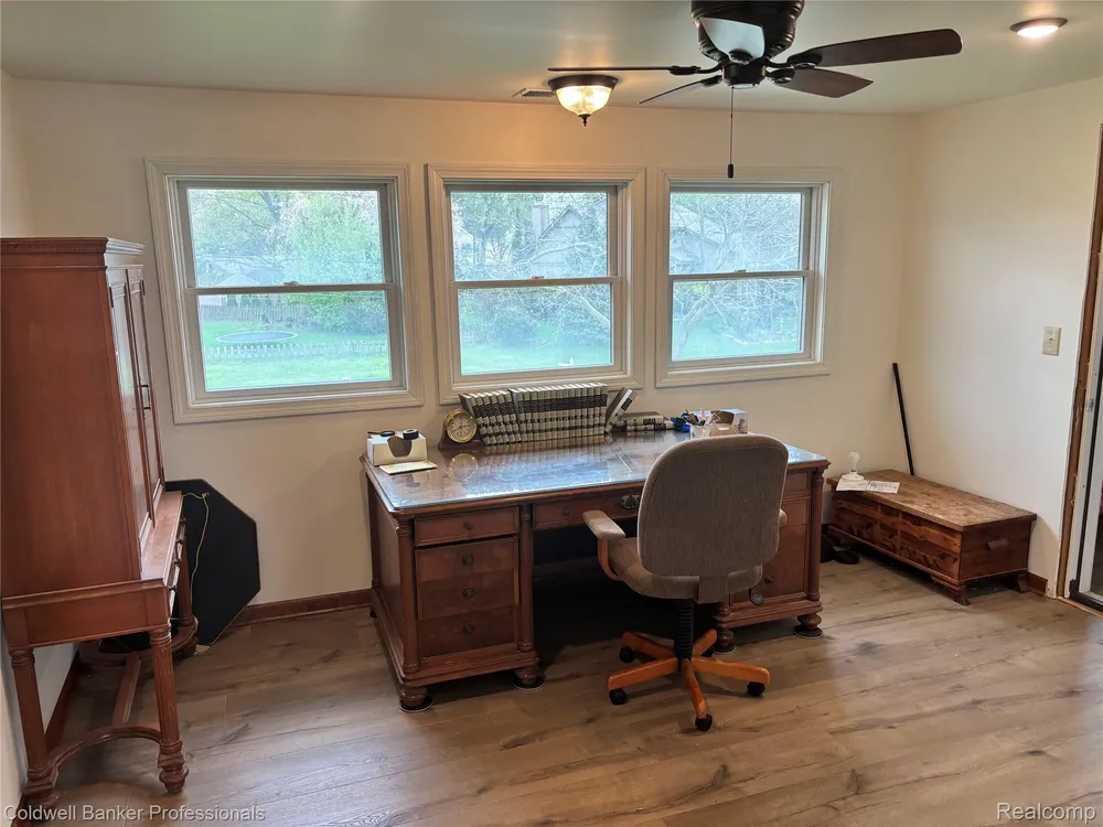 39883 Duluth St, Harrison Township, MI 48045-1511
