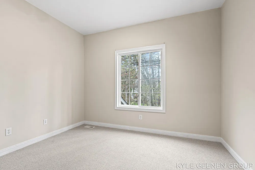 2918 Foxboro Ln, Holland, MI 49424