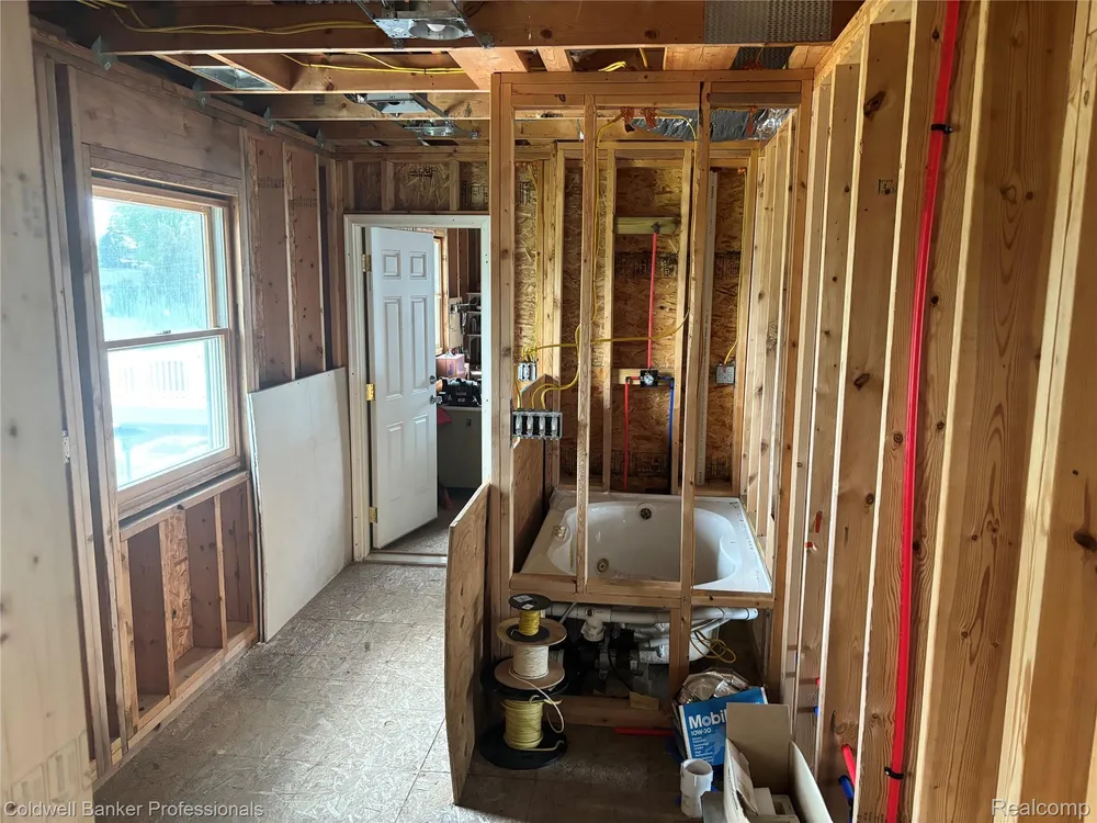 39883 Duluth St, Harrison Township, MI 48045-1511