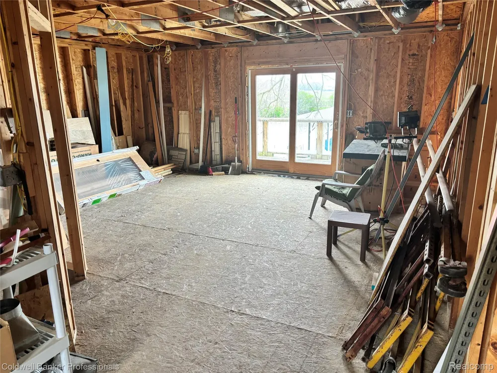 39883 Duluth St, Harrison Township, MI 48045-1511