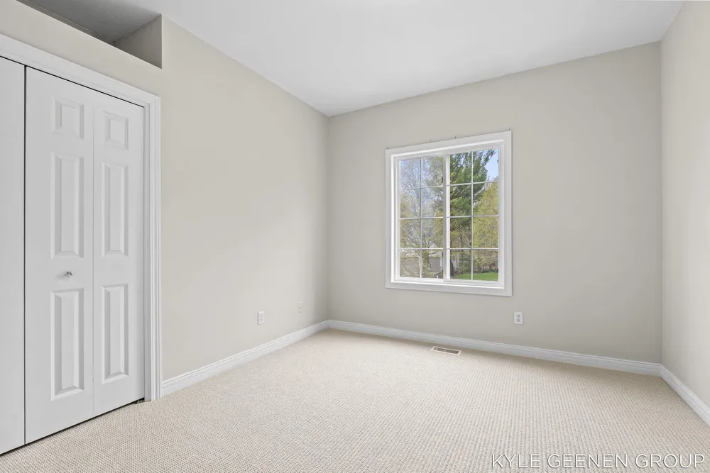 2918 Foxboro Ln, Holland, MI 49424