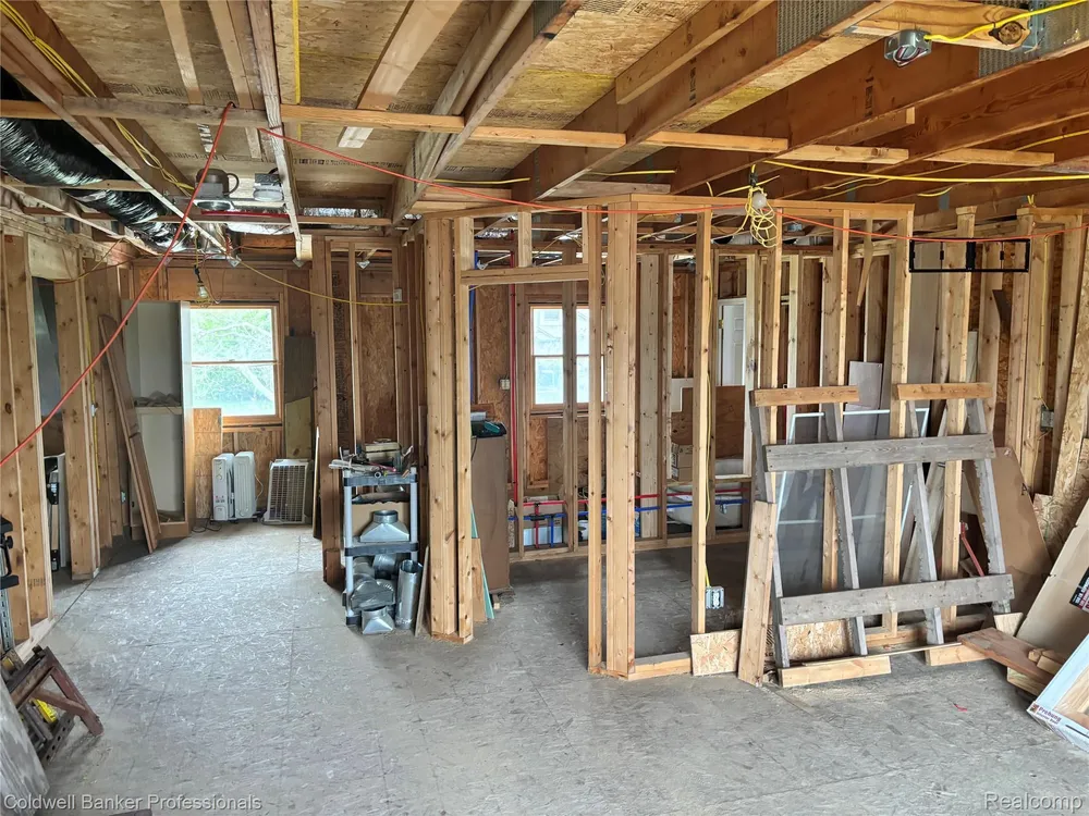 39883 Duluth St, Harrison Township, MI 48045-1511