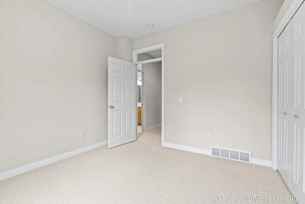 2918 Foxboro Ln, Holland, MI 49424