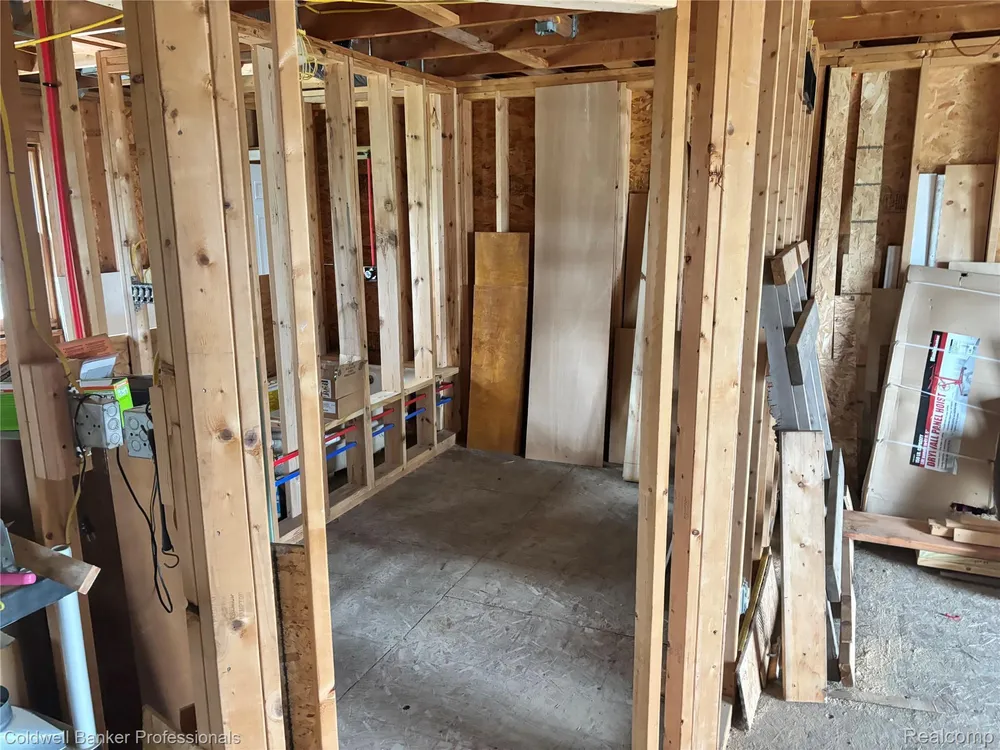 39883 Duluth St, Harrison Township, MI 48045-1511