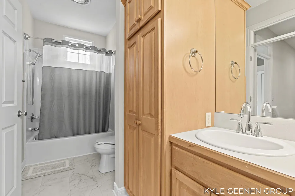 2918 Foxboro Ln, Holland, MI 49424