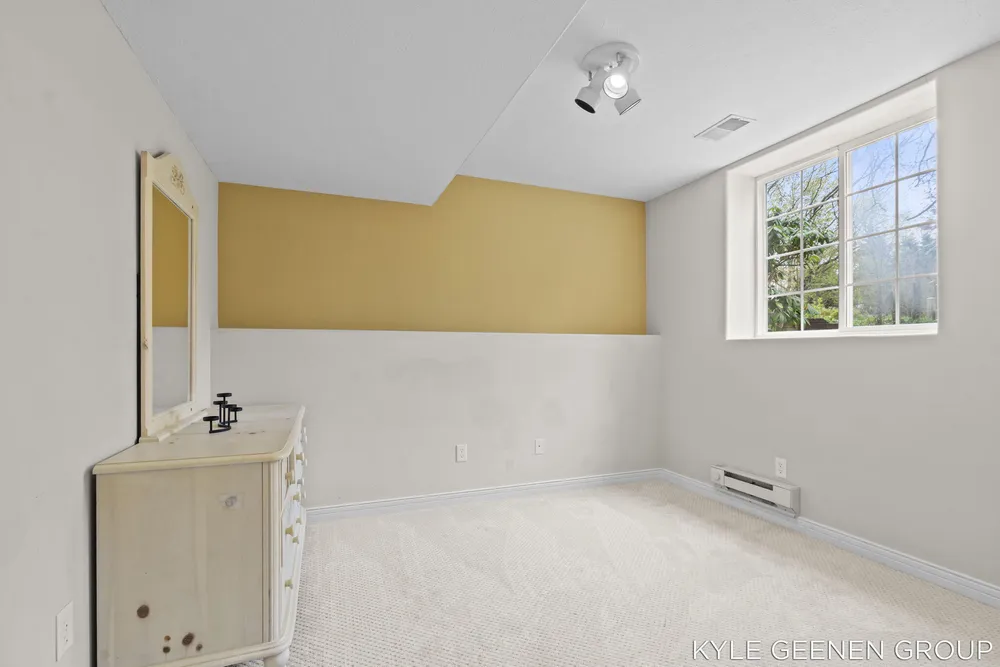 2918 Foxboro Ln, Holland, MI 49424