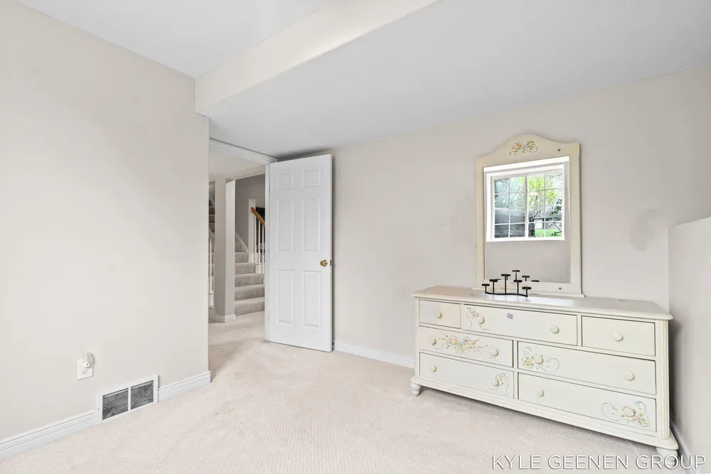 2918 Foxboro Ln, Holland, MI 49424