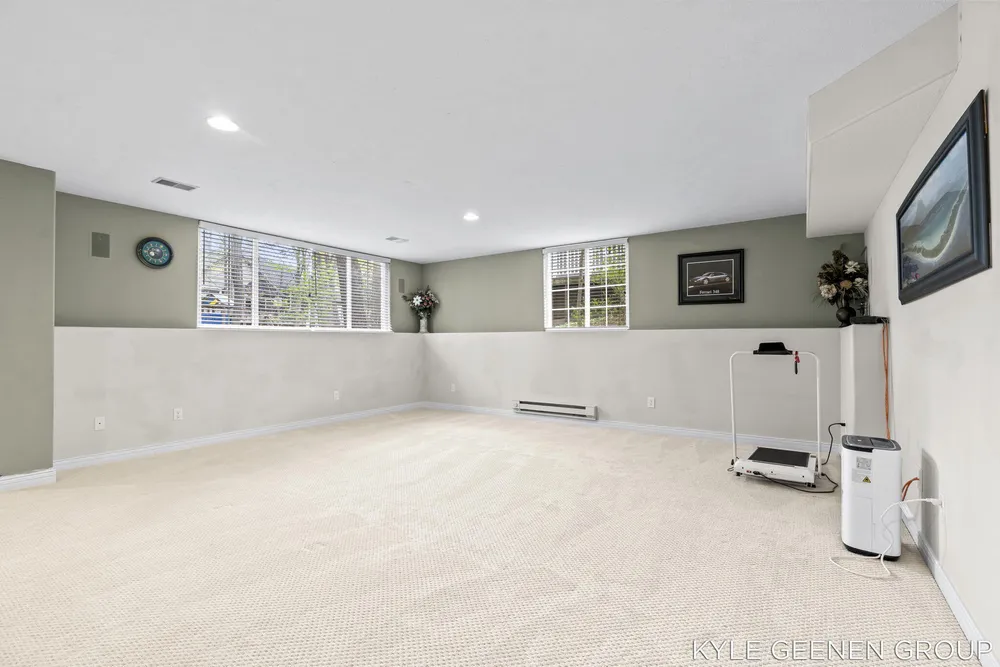 2918 Foxboro Ln, Holland, MI 49424