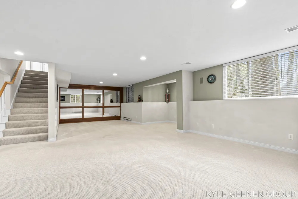2918 Foxboro Ln, Holland, MI 49424