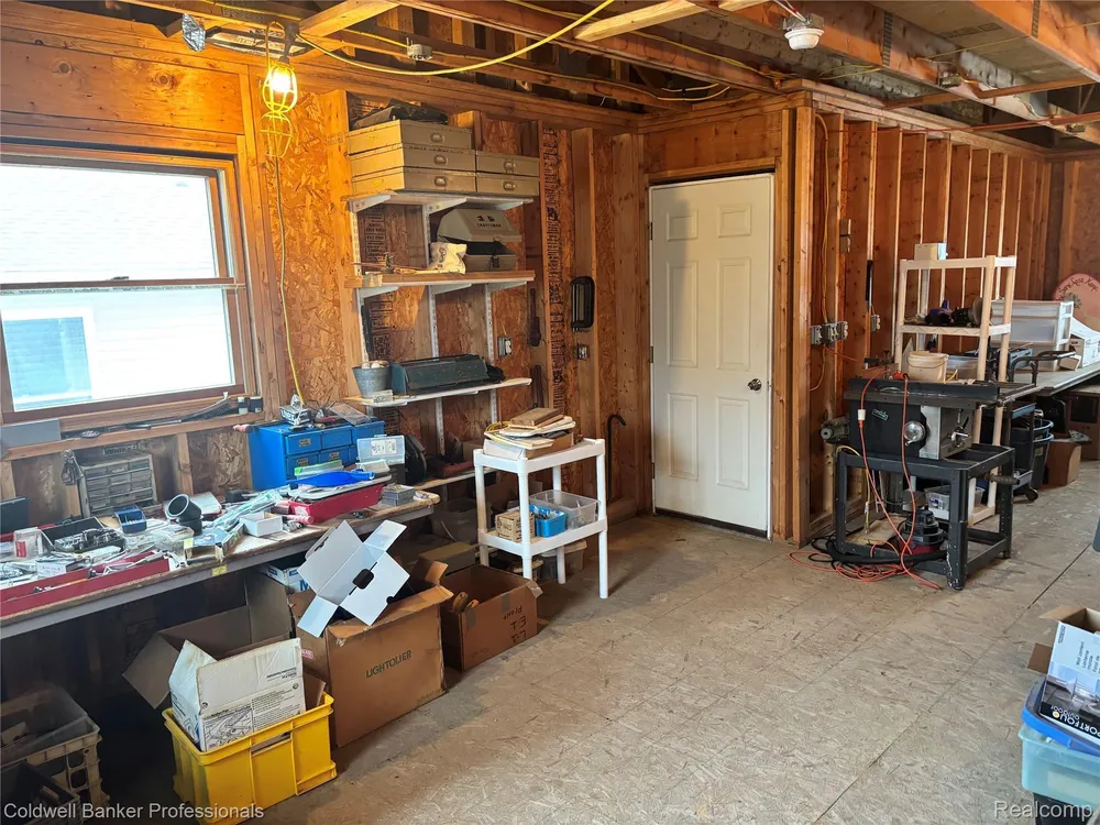 39883 Duluth St, Harrison Township, MI 48045-1511