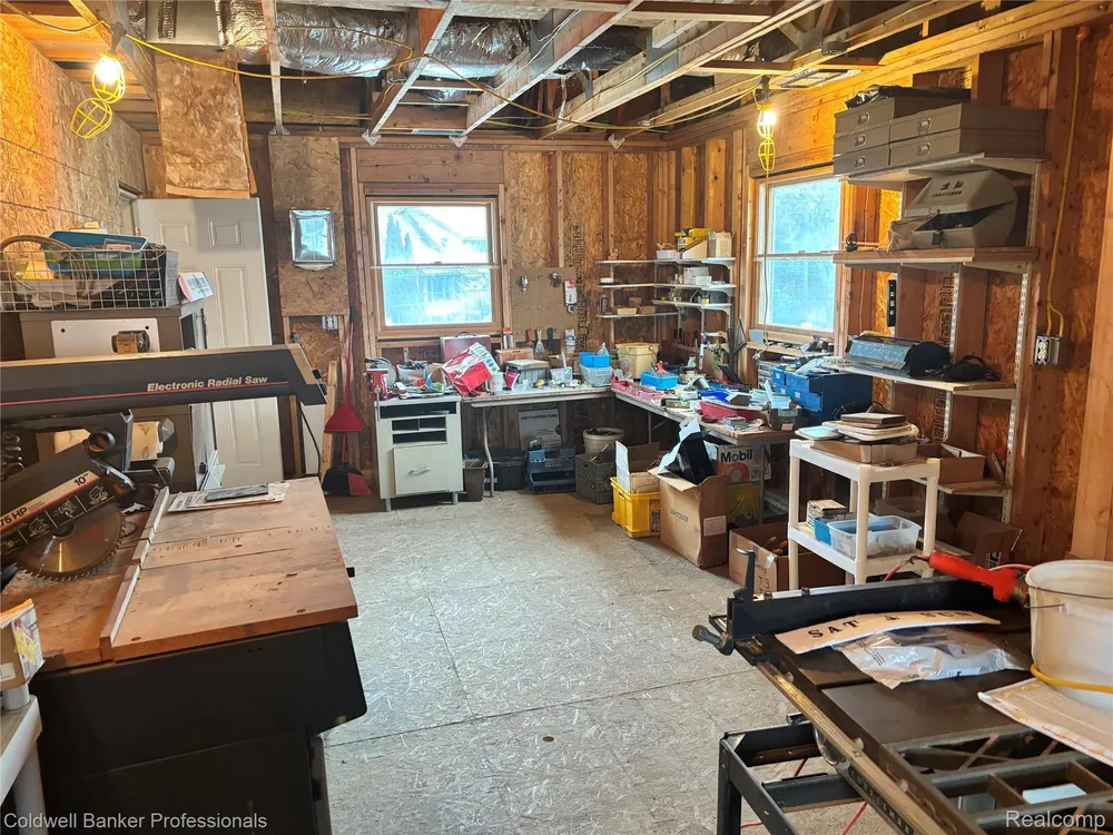 39883 Duluth St, Harrison Township, MI 48045-1511
