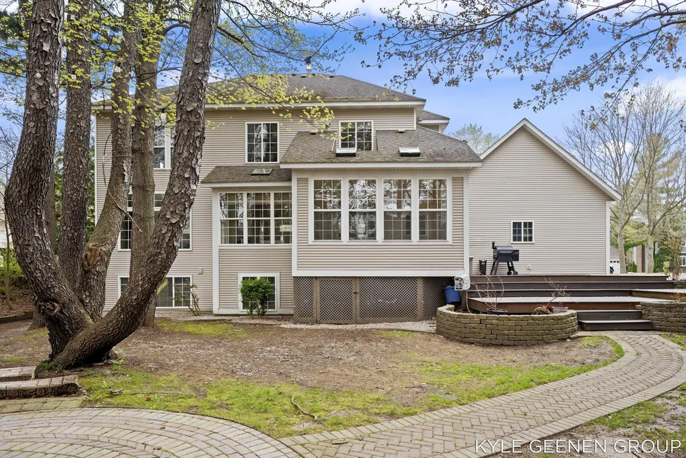 2918 Foxboro Ln, Holland, MI 49424