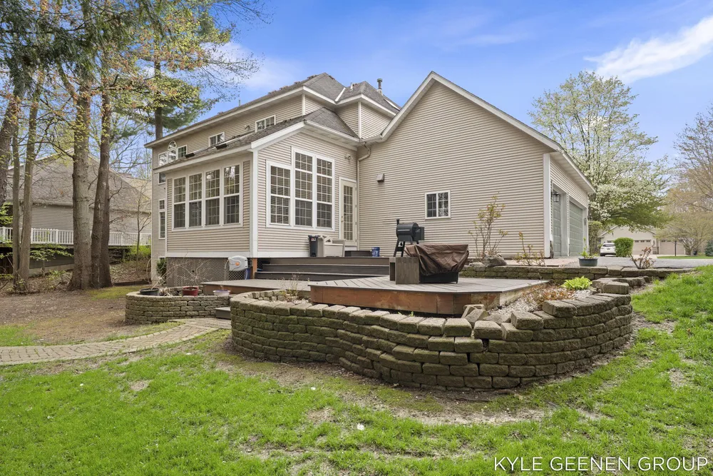 2918 Foxboro Ln, Holland, MI 49424