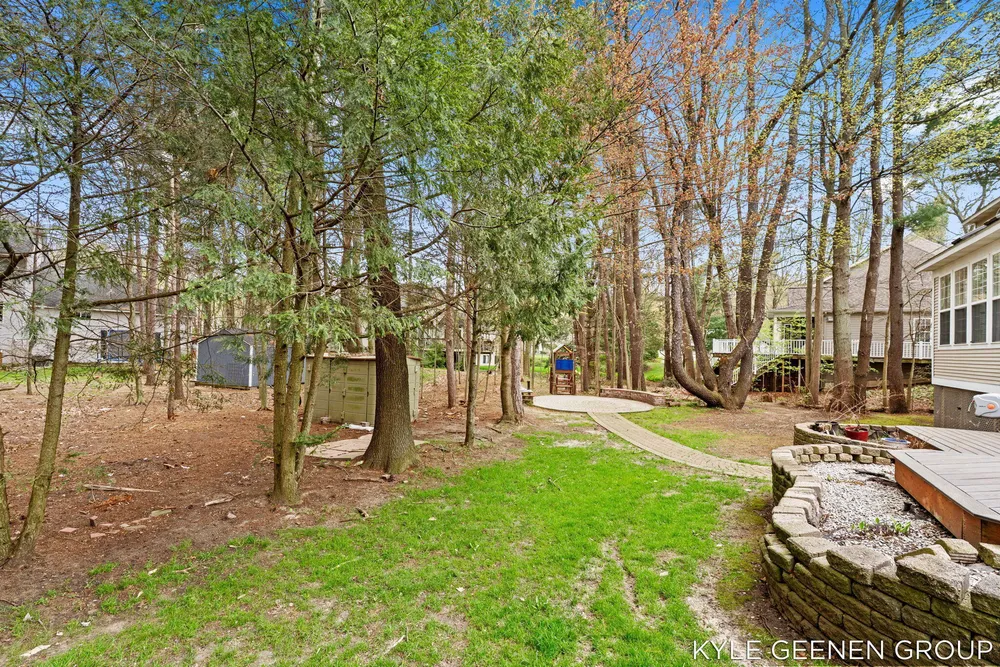 2918 Foxboro Ln, Holland, MI 49424