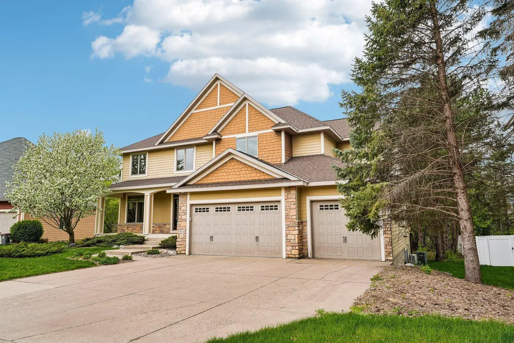 18658 Ponderosa Ct, Eden Prairie, MN 55347