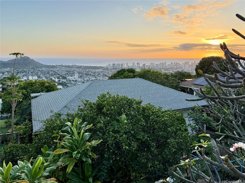 3655 Nihipali Pl, Honolulu, HI 96816