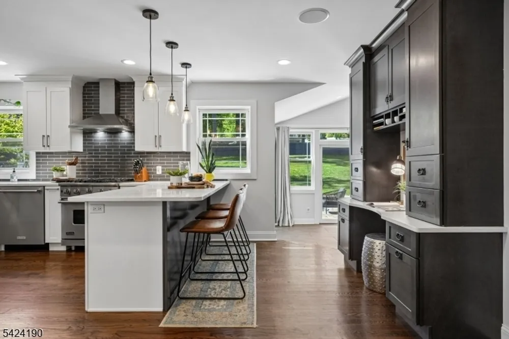 7 N Wyoming Ave, Essex, South Orange Village Township, NJ 07079