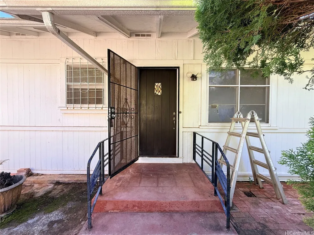 3655 Nihipali Pl, Honolulu, HI 96816