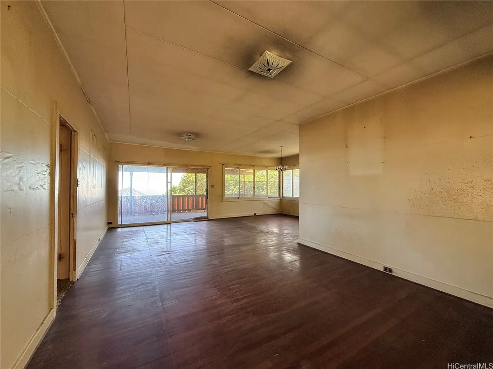 3655 Nihipali Pl, Honolulu, HI 96816