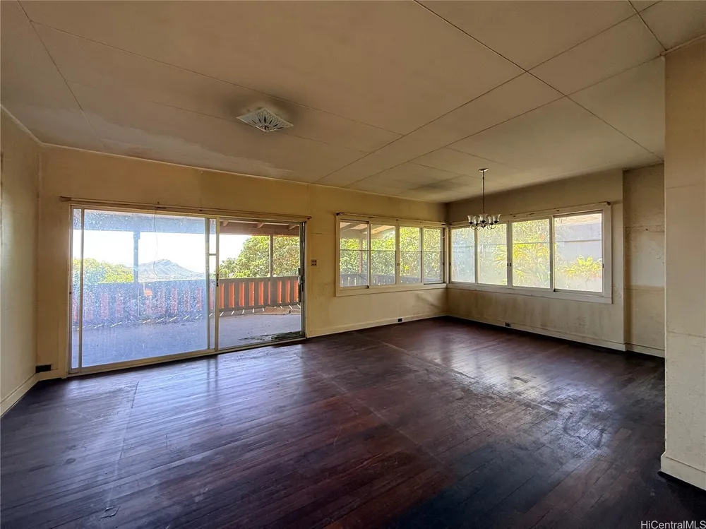 3655 Nihipali Pl, Honolulu, HI 96816