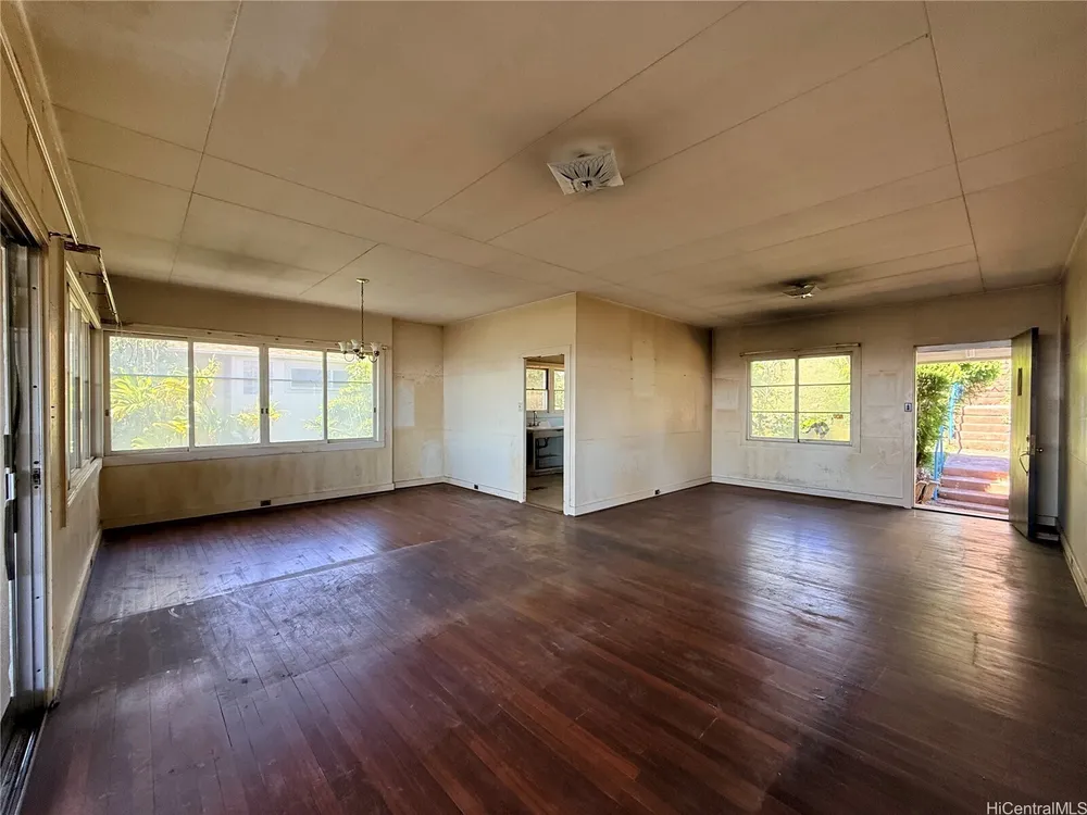 3655 Nihipali Pl, Honolulu, HI 96816