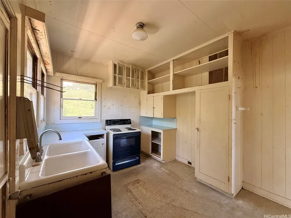 3655 Nihipali Pl, Honolulu, HI 96816